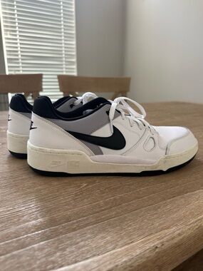 Nike Men’s White, Black & Gray Low-Profile Sneakers